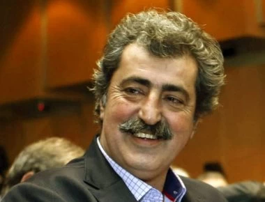 Ο Π.Πολάκης το «έκαψε» στον Κραουνάκη - Το ζεϊμπέκικο με πους απς του υπουργού (βίντεο)